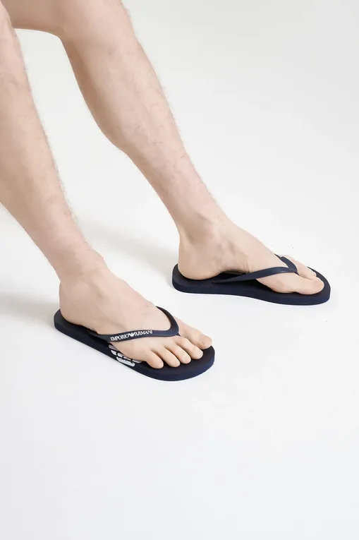 Сланцы Emporio Armani XVQS06XN746 00285