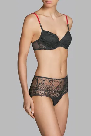 Andres Sarda 3307916 FAN