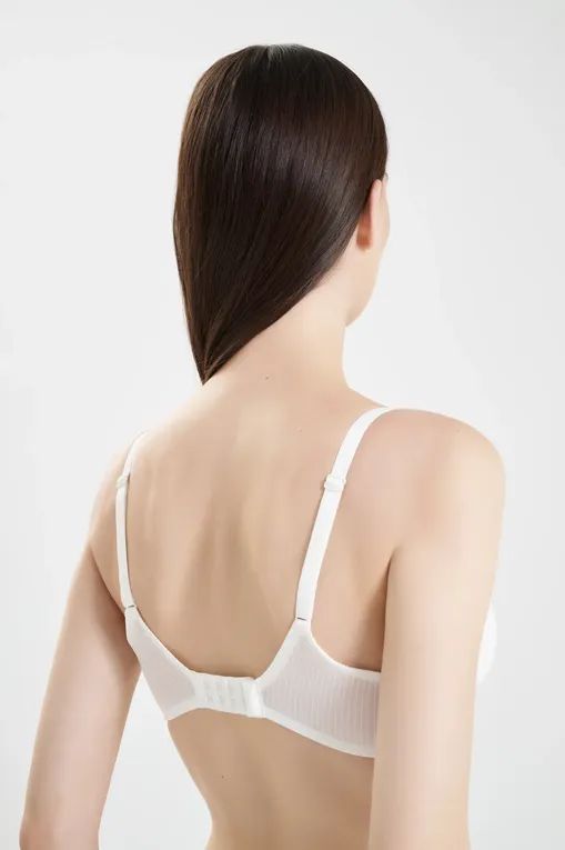 Бюстгальтеры Chantelle C15YN1 0LW Milk