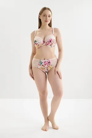 Conturelle 805837 732 Milkshake