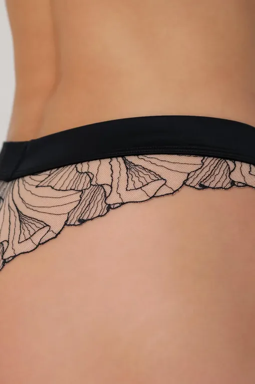 Трусы Chantelle C22DG0 0V9 Black-Golden beige