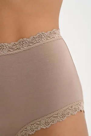 NINA VON C 1616058499 639 hazelnut