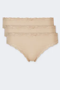 NINA VON C 162058499 636 nude