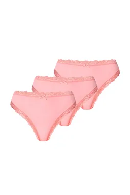 NINA VON C 162058499 898 strawberry cream