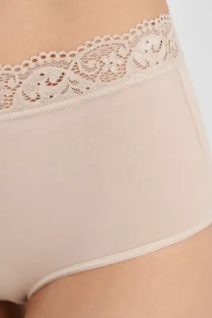 NINA VON C 40160374 636 nude