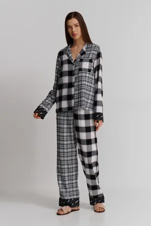DKNY YI90021 005 Black Plaid