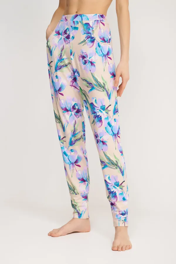 Eva B.Bitzer 24300768