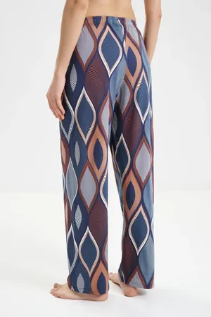 NINA VON C 93265979 910 original