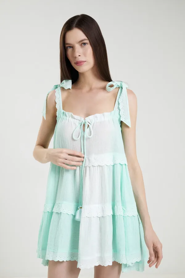 LES NEOBOURGEOISES Puerto Rico court