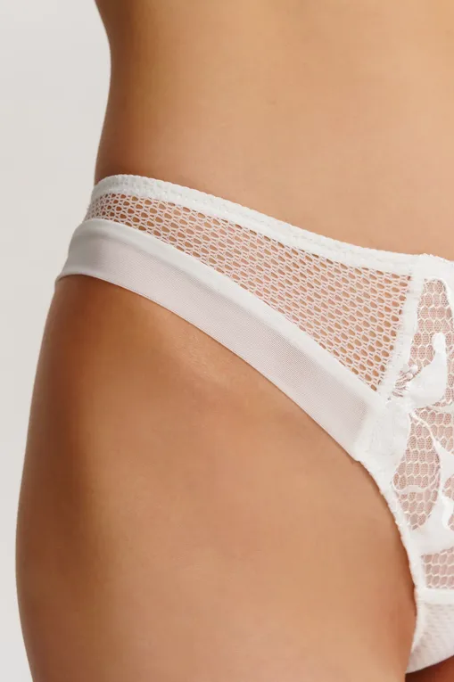 Трусы Chantelle C12Q90 A32 Satin Milk